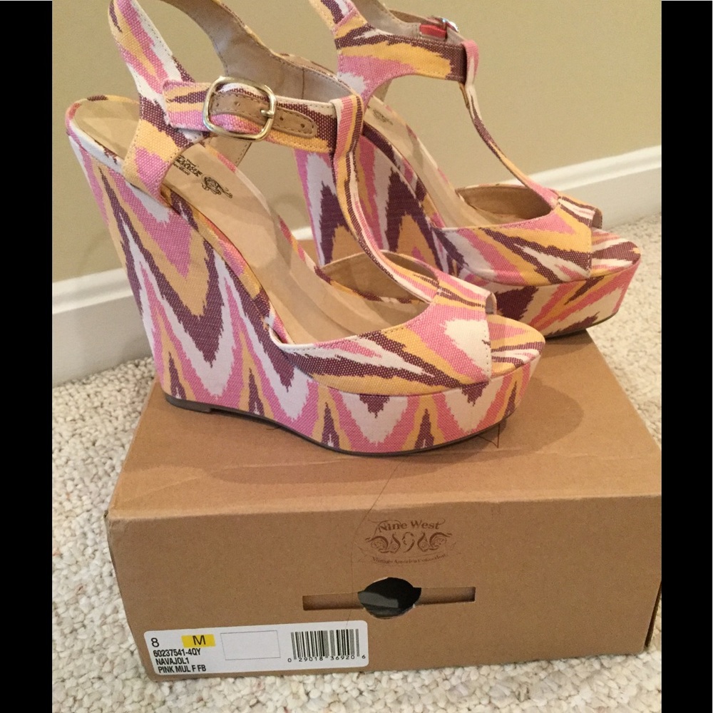 FABULOUS Nine West sandals